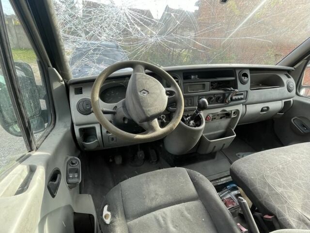 Белый Рено Мастер, объемом двигателя 2.5 л и пробегом 480 тыс. км за 2381 $, фото 5 на Automoto.ua