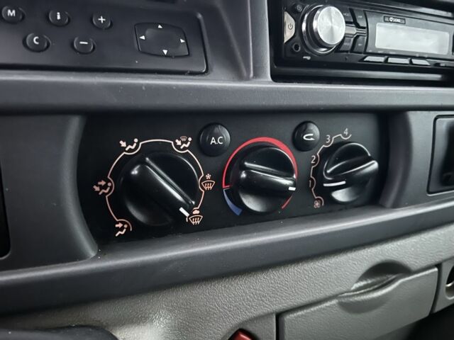 Белый Рено Мастер, объемом двигателя 2.5 л и пробегом 378 тыс. км за 6999 $, фото 9 на Automoto.ua