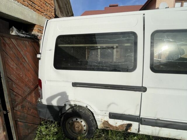 Белый Рено Мастер, объемом двигателя 2.5 л и пробегом 480 тыс. км за 2381 $, фото 2 на Automoto.ua