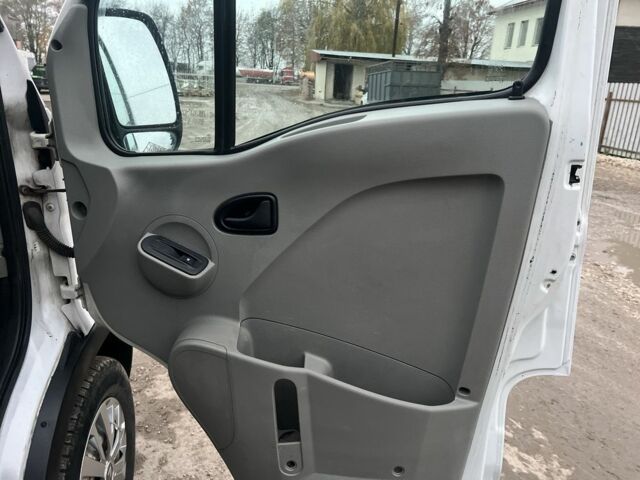 Белый Рено Мастер, объемом двигателя 2.5 л и пробегом 378 тыс. км за 6999 $, фото 12 на Automoto.ua