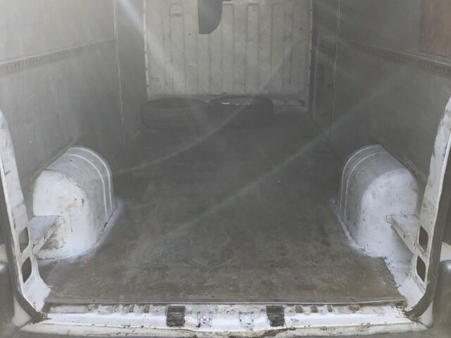 Белый Рено Мастер, объемом двигателя 2.5 л и пробегом 469 тыс. км за 6800 $, фото 6 на Automoto.ua