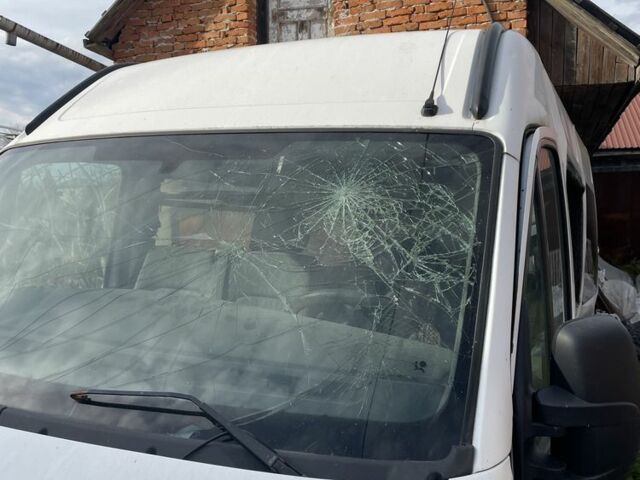 Белый Рено Мастер, объемом двигателя 2.5 л и пробегом 480 тыс. км за 2381 $, фото 1 на Automoto.ua