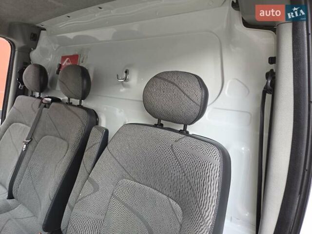 Белый Рено Мастер, объемом двигателя 2.46 л и пробегом 319 тыс. км за 8300 $, фото 15 на Automoto.ua