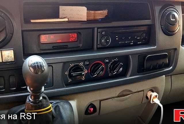 Білий Рено Мастєр, об'ємом двигуна 2.5 л та пробігом 425 тис. км за 4600 $, фото 1 на Automoto.ua