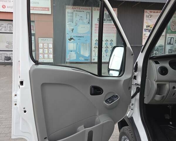 Белый Рено Мастер, объемом двигателя 2.46 л и пробегом 319 тыс. км за 8300 $, фото 14 на Automoto.ua