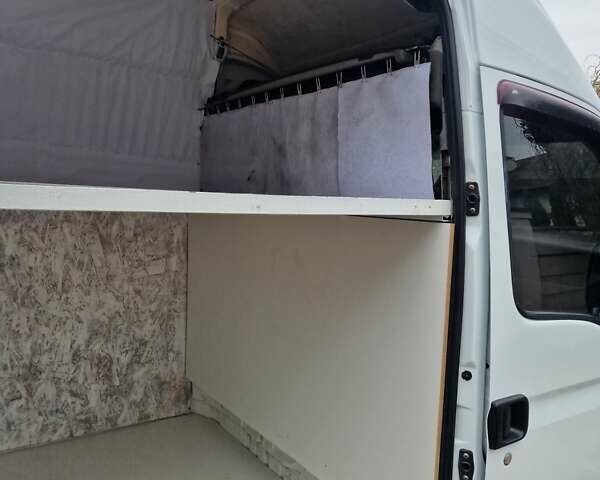 Белый Рено Мастер, объемом двигателя 2.5 л и пробегом 234 тыс. км за 8900 $, фото 23 на Automoto.ua