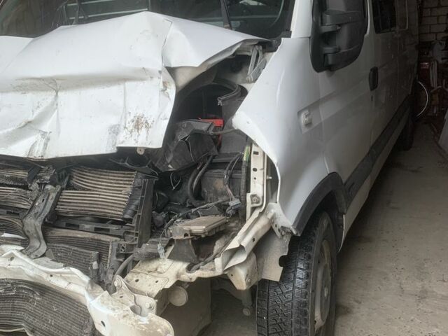 Белый Рено Мастер, объемом двигателя 2.5 л и пробегом 560 тыс. км за 3500 $, фото 1 на Automoto.ua