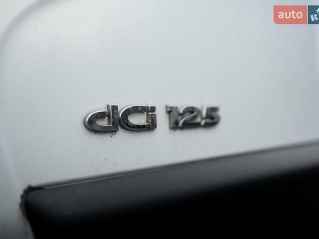 Белый Рено Мастер, объемом двигателя 2.3 л и пробегом 197 тыс. км за 12200 $, фото 2 на Automoto.ua