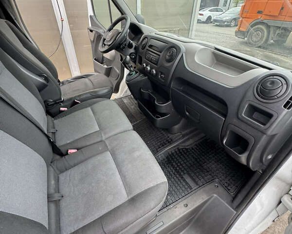 Белый Рено Мастер, объемом двигателя 2.3 л и пробегом 370 тыс. км за 11500 $, фото 8 на Automoto.ua
