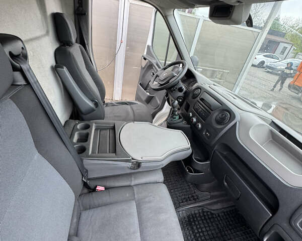 Белый Рено Мастер, объемом двигателя 2.3 л и пробегом 370 тыс. км за 11500 $, фото 12 на Automoto.ua