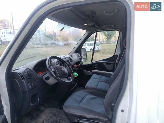 Белый Рено Мастер, объемом двигателя 2.3 л и пробегом 530 тыс. км за 10700 $, фото 2 на Automoto.ua