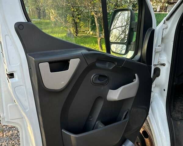 Белый Рено Мастер, объемом двигателя 2.3 л и пробегом 385 тыс. км за 13500 $, фото 11 на Automoto.ua
