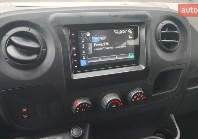 Белый Рено Мастер, объемом двигателя 2.3 л и пробегом 263 тыс. км за 13000 $, фото 13 на Automoto.ua