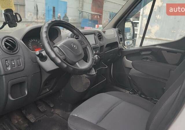 Белый Рено Мастер, объемом двигателя 2.3 л и пробегом 263 тыс. км за 13000 $, фото 4 на Automoto.ua