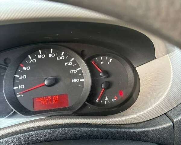Белый Рено Мастер, объемом двигателя 2.3 л и пробегом 385 тыс. км за 13500 $, фото 18 на Automoto.ua