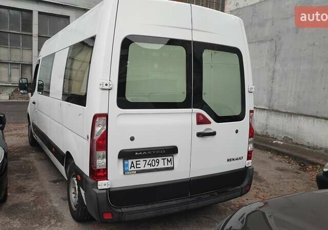 Белый Рено Мастер, объемом двигателя 2.3 л и пробегом 263 тыс. км за 13000 $, фото 3 на Automoto.ua
