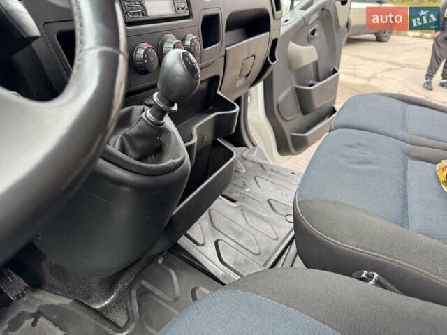 Белый Рено Мастер, объемом двигателя 2.3 л и пробегом 530 тыс. км за 9350 $, фото 9 на Automoto.ua