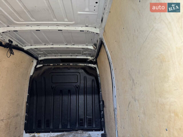 Белый Рено Мастер, объемом двигателя 2.3 л и пробегом 530 тыс. км за 9350 $, фото 14 на Automoto.ua