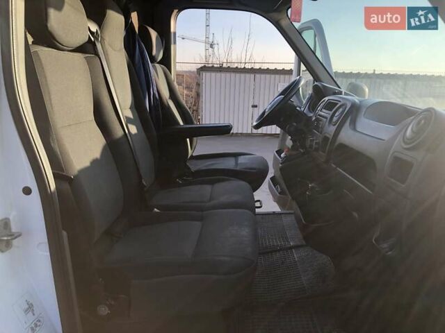 Белый Рено Мастер, объемом двигателя 2.3 л и пробегом 293 тыс. км за 12000 $, фото 10 на Automoto.ua