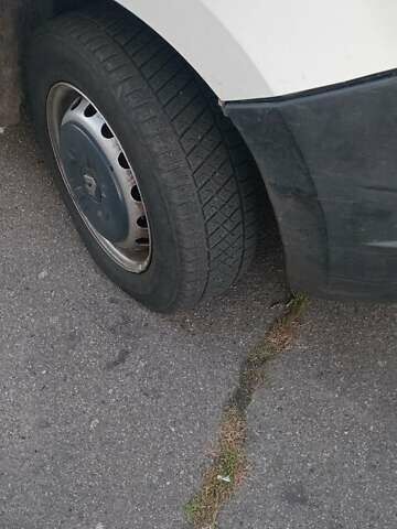 Белый Рено Мастер, объемом двигателя 2.3 л и пробегом 370 тыс. км за 10000 $, фото 1 на Automoto.ua