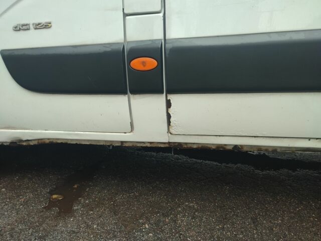 Белый Рено Мастер, объемом двигателя 2.3 л и пробегом 374 тыс. км за 11000 $, фото 5 на Automoto.ua