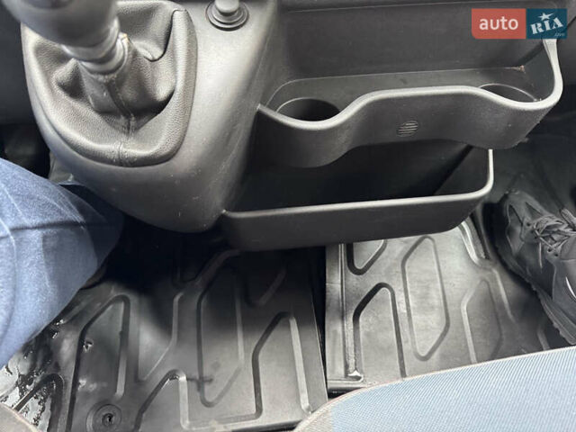 Белый Рено Мастер, объемом двигателя 2.3 л и пробегом 530 тыс. км за 9350 $, фото 22 на Automoto.ua