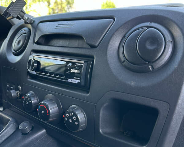 Белый Рено Мастер, объемом двигателя 2.3 л и пробегом 325 тыс. км за 13300 $, фото 33 на Automoto.ua