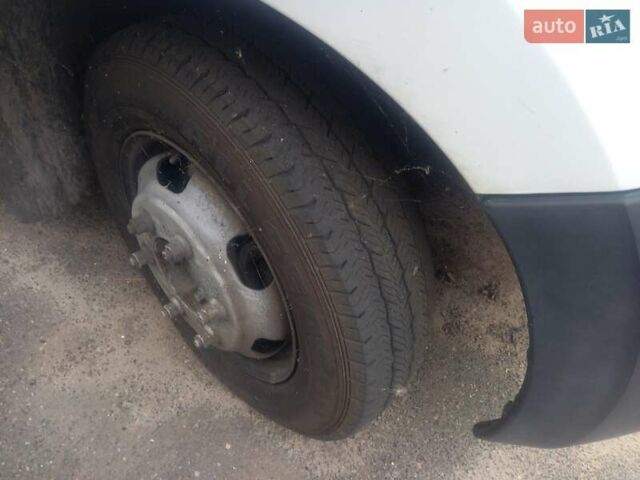 Білий Рено Мастєр, об'ємом двигуна 2.3 л та пробігом 575 тис. км за 10000 $, фото 2 на Automoto.ua