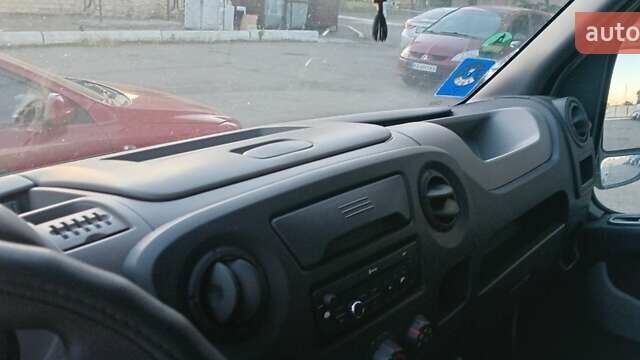 Белый Рено Мастер, объемом двигателя 2.3 л и пробегом 370 тыс. км за 10000 $, фото 5 на Automoto.ua