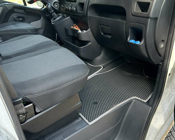Белый Рено Мастер, объемом двигателя 2.3 л и пробегом 325 тыс. км за 13300 $, фото 30 на Automoto.ua