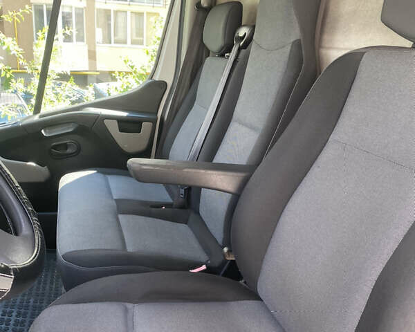 Білий Рено Мастєр, об'ємом двигуна 2.3 л та пробігом 311 тис. км за 11500 $, фото 18 на Automoto.ua