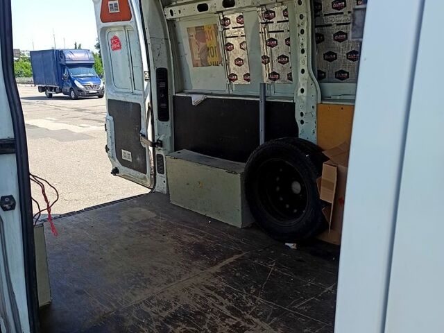 Белый Рено Мастер, объемом двигателя 2.3 л и пробегом 365 тыс. км за 9000 $, фото 2 на Automoto.ua