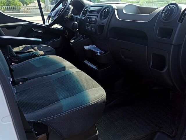 Белый Рено Мастер, объемом двигателя 2.3 л и пробегом 365 тыс. км за 9000 $, фото 1 на Automoto.ua