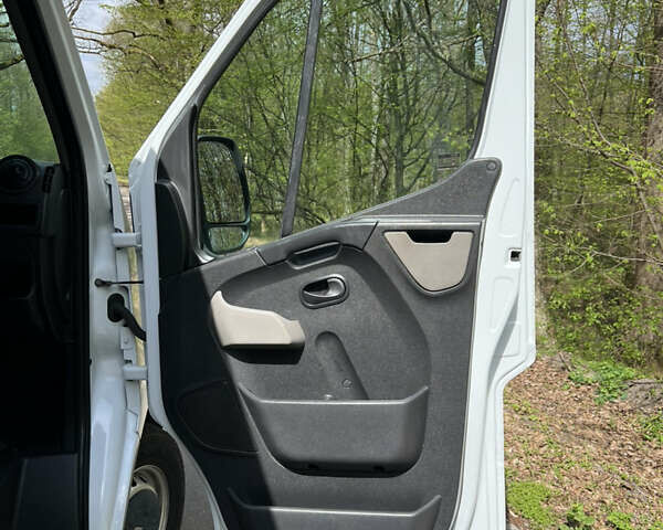 Білий Рено Мастєр, об'ємом двигуна 2.3 л та пробігом 280 тис. км за 12500 $, фото 31 на Automoto.ua