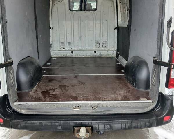 Белый Рено Мастер, объемом двигателя 2.3 л и пробегом 330 тыс. км за 12500 $, фото 4 на Automoto.ua