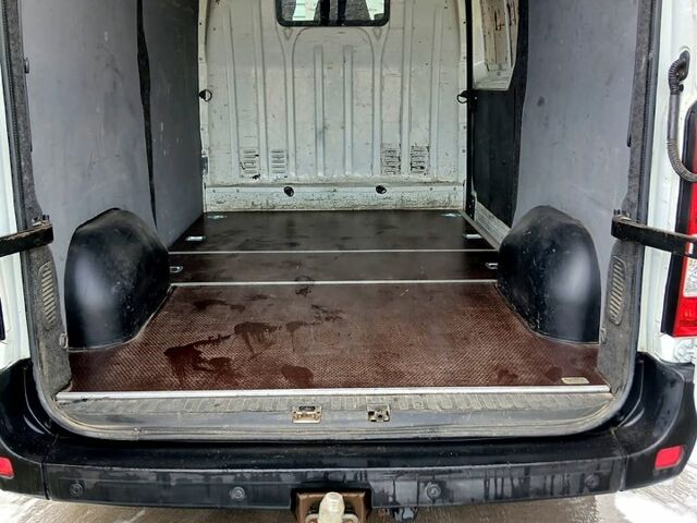 Белый Рено Мастер, объемом двигателя 2.3 л и пробегом 330 тыс. км за 12300 $, фото 4 на Automoto.ua