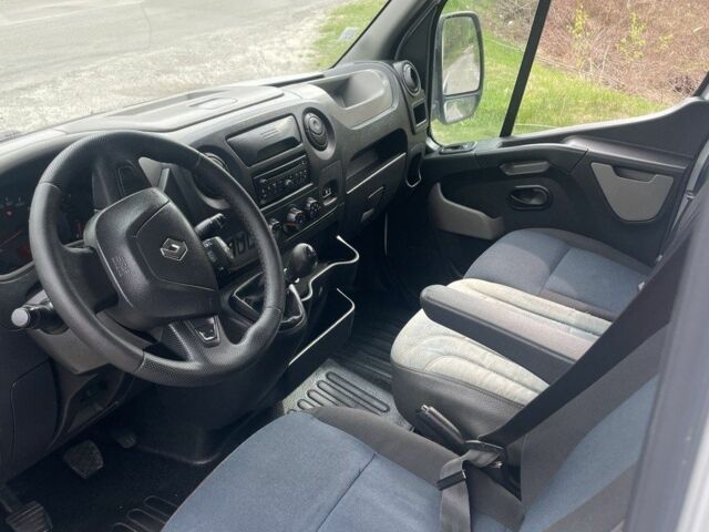 Белый Рено Мастер, объемом двигателя 2.3 л и пробегом 407 тыс. км за 11700 $, фото 2 на Automoto.ua