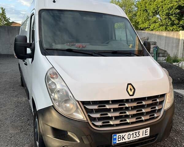 Белый Рено Мастер, объемом двигателя 2.3 л и пробегом 350 тыс. км за 11800 $, фото 3 на Automoto.ua