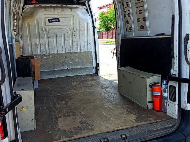 Белый Рено Мастер, объемом двигателя 2.3 л и пробегом 365 тыс. км за 9000 $, фото 3 на Automoto.ua