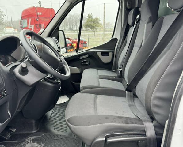 Белый Рено Мастер, объемом двигателя 2.3 л и пробегом 230 тыс. км за 15400 $, фото 5 на Automoto.ua