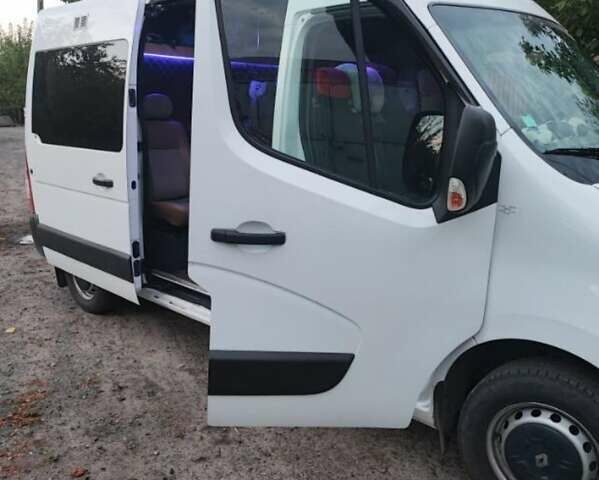 Белый Рено Мастер, объемом двигателя 2.3 л и пробегом 205 тыс. км за 25000 $, фото 2 на Automoto.ua