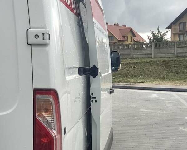 Белый Рено Мастер, объемом двигателя 2.3 л и пробегом 358 тыс. км за 12800 $, фото 17 на Automoto.ua
