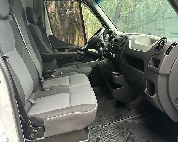 Белый Рено Мастер, объемом двигателя 2.3 л и пробегом 292 тыс. км за 12400 $, фото 32 на Automoto.ua