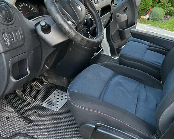 Белый Рено Мастер, объемом двигателя 2.3 л и пробегом 1 тыс. км за 12800 $, фото 4 на Automoto.ua