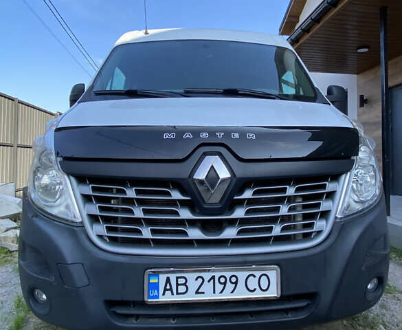 Белый Рено Мастер, объемом двигателя 2.3 л и пробегом 214 тыс. км за 18900 $, фото 2 на Automoto.ua