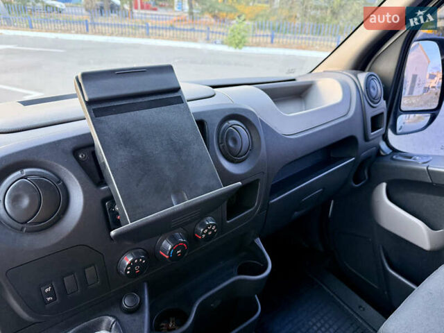 Белый Рено Мастер, объемом двигателя 2.3 л и пробегом 350 тыс. км за 11300 $, фото 23 на Automoto.ua