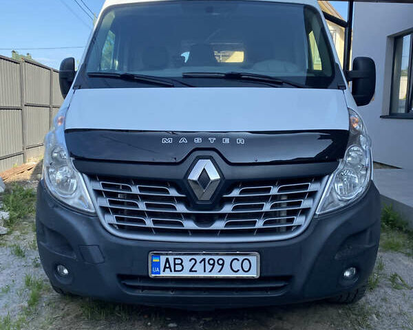 Белый Рено Мастер, объемом двигателя 2.3 л и пробегом 214 тыс. км за 18900 $, фото 1 на Automoto.ua