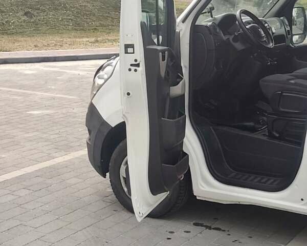 Белый Рено Мастер, объемом двигателя 2.3 л и пробегом 358 тыс. км за 12800 $, фото 22 на Automoto.ua