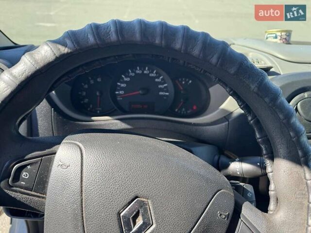 Белый Рено Мастер, объемом двигателя 2.3 л и пробегом 393 тыс. км за 10200 $, фото 6 на Automoto.ua
