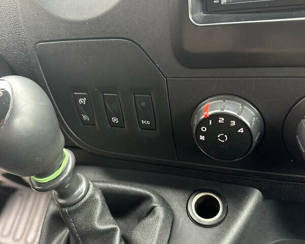 Білий Рено Мастєр, об'ємом двигуна 2.3 л та пробігом 323 тис. км за 13500 $, фото 9 на Automoto.ua